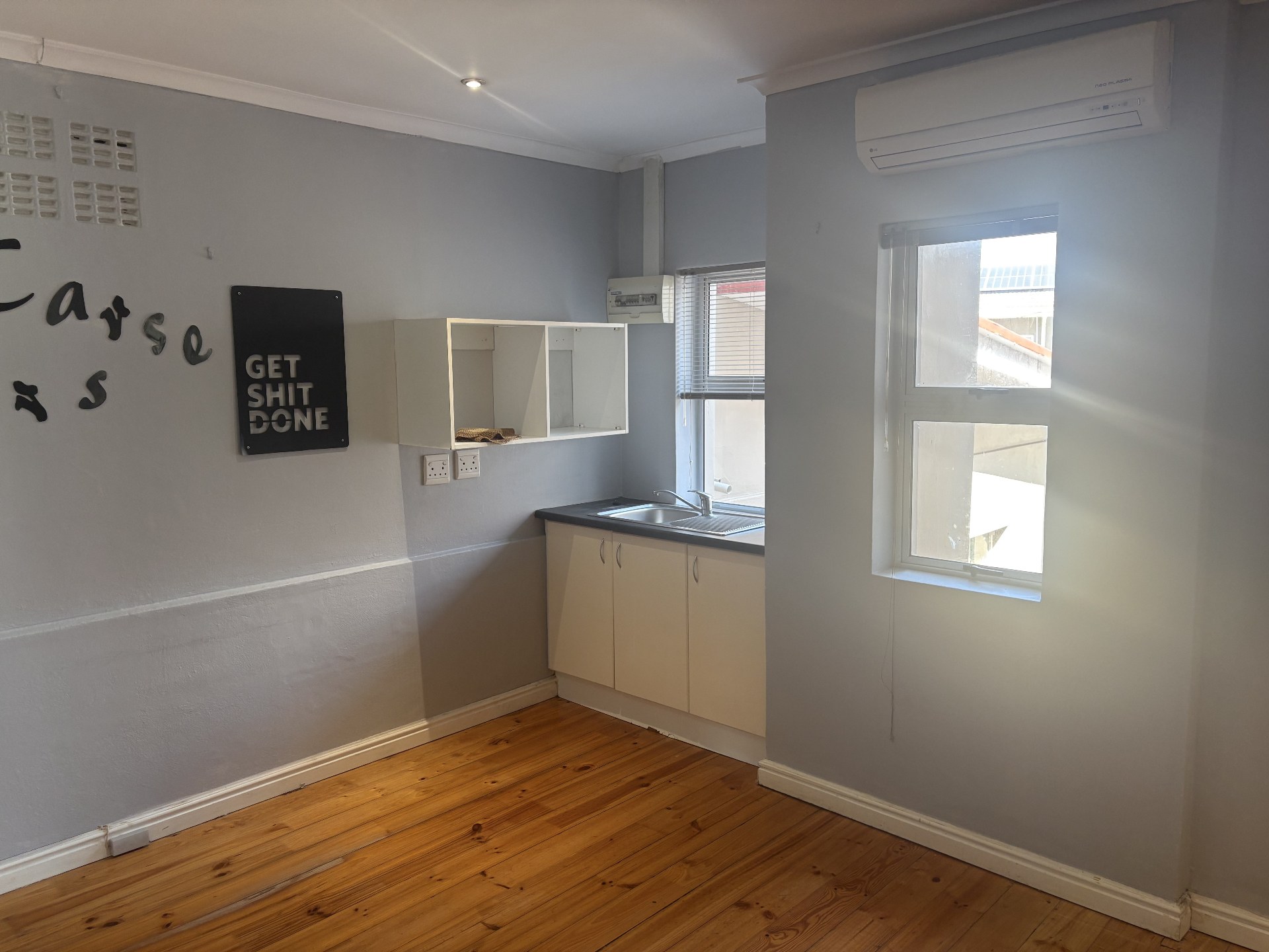 Property photograph 4