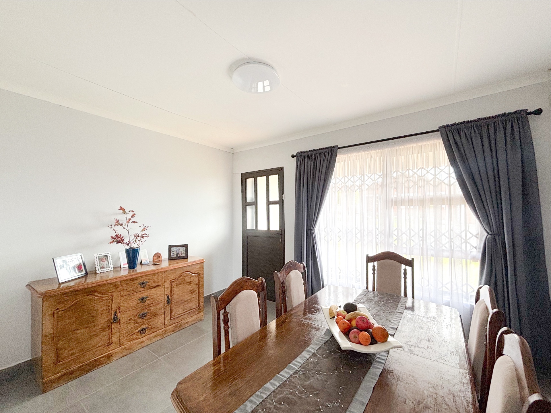 Property photograph 5