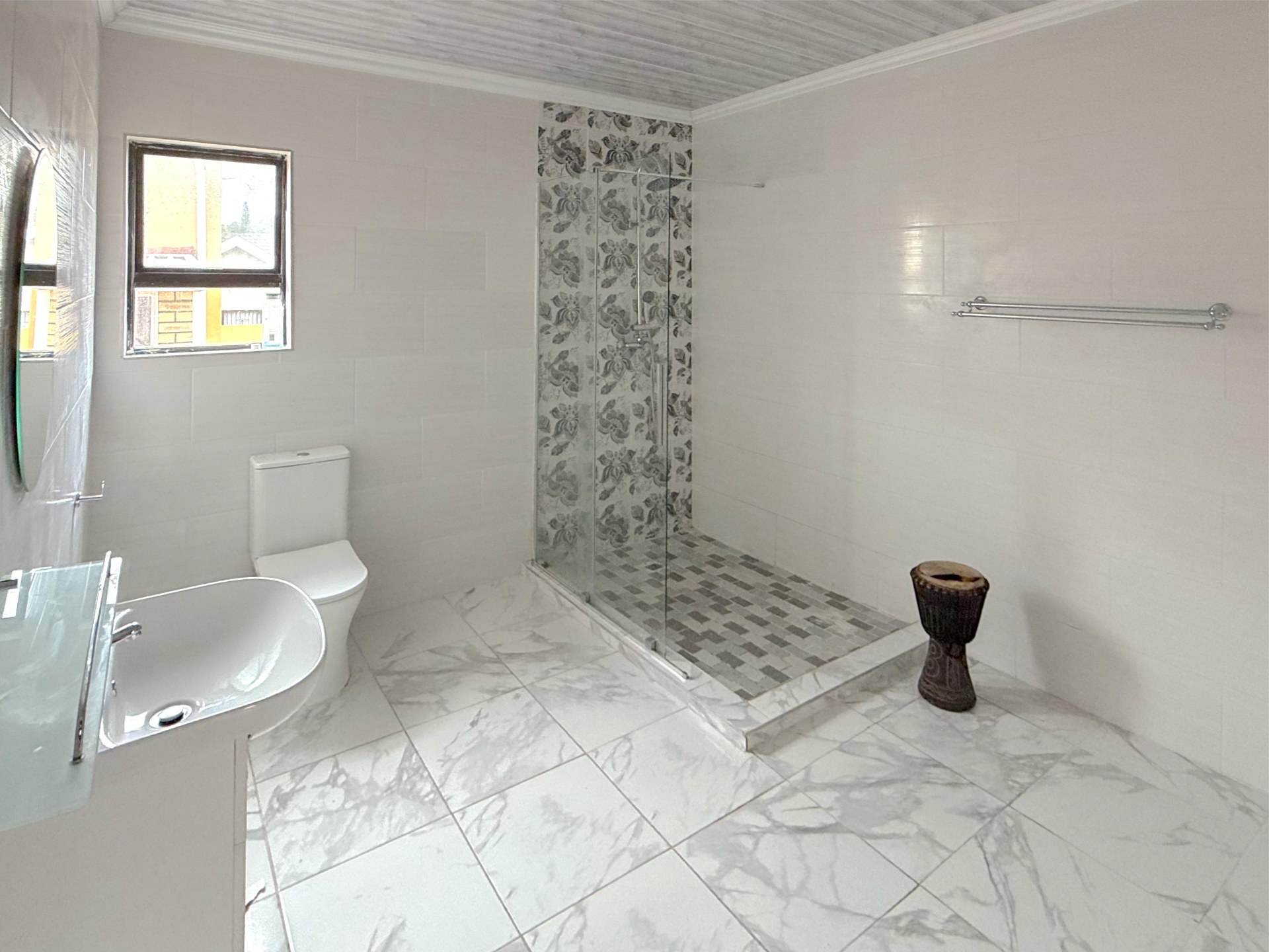 Property photograph 3