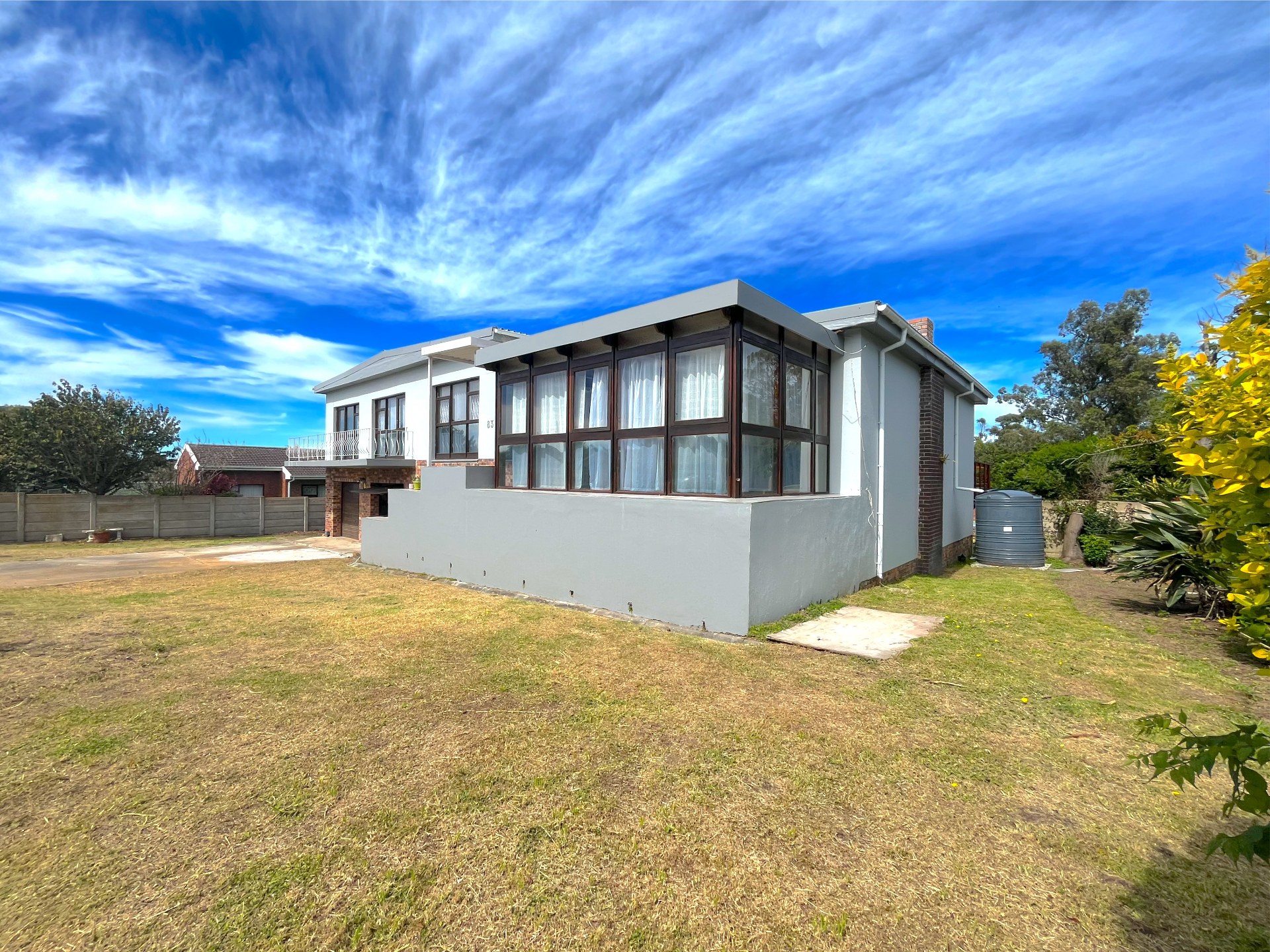 Property photograph 2