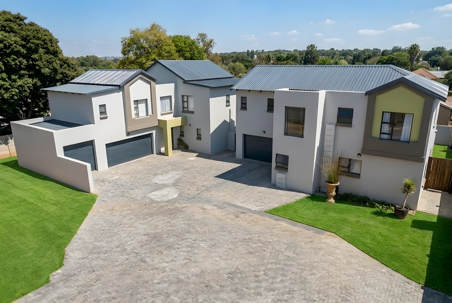 4 Bedroom Home for Sale in Magalieskruin