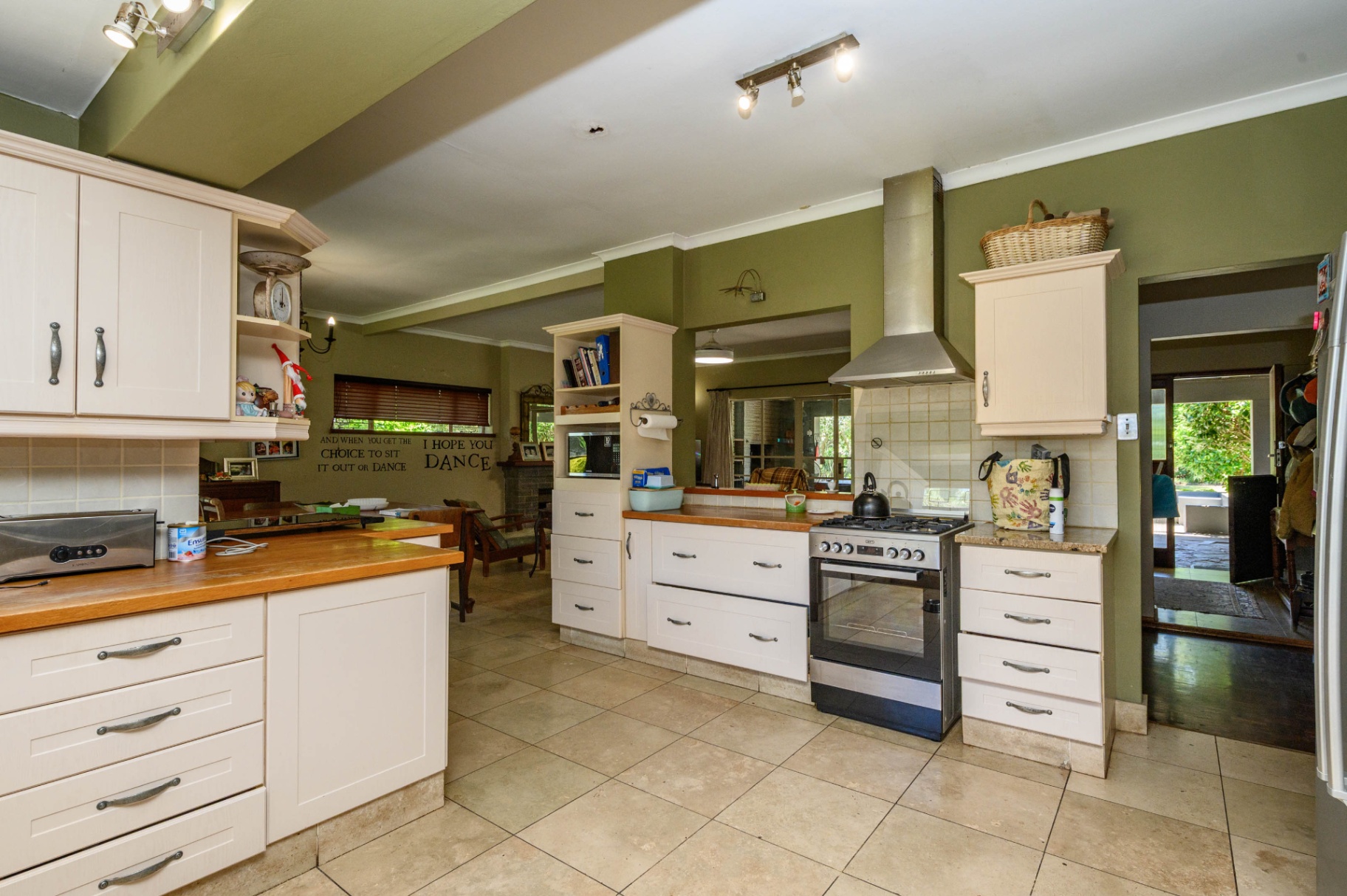 Property photograph 4