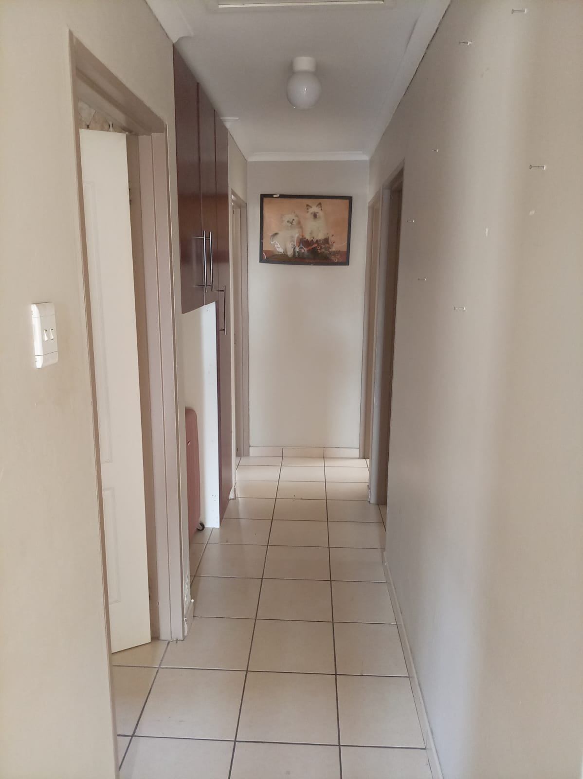 Property photograph 5