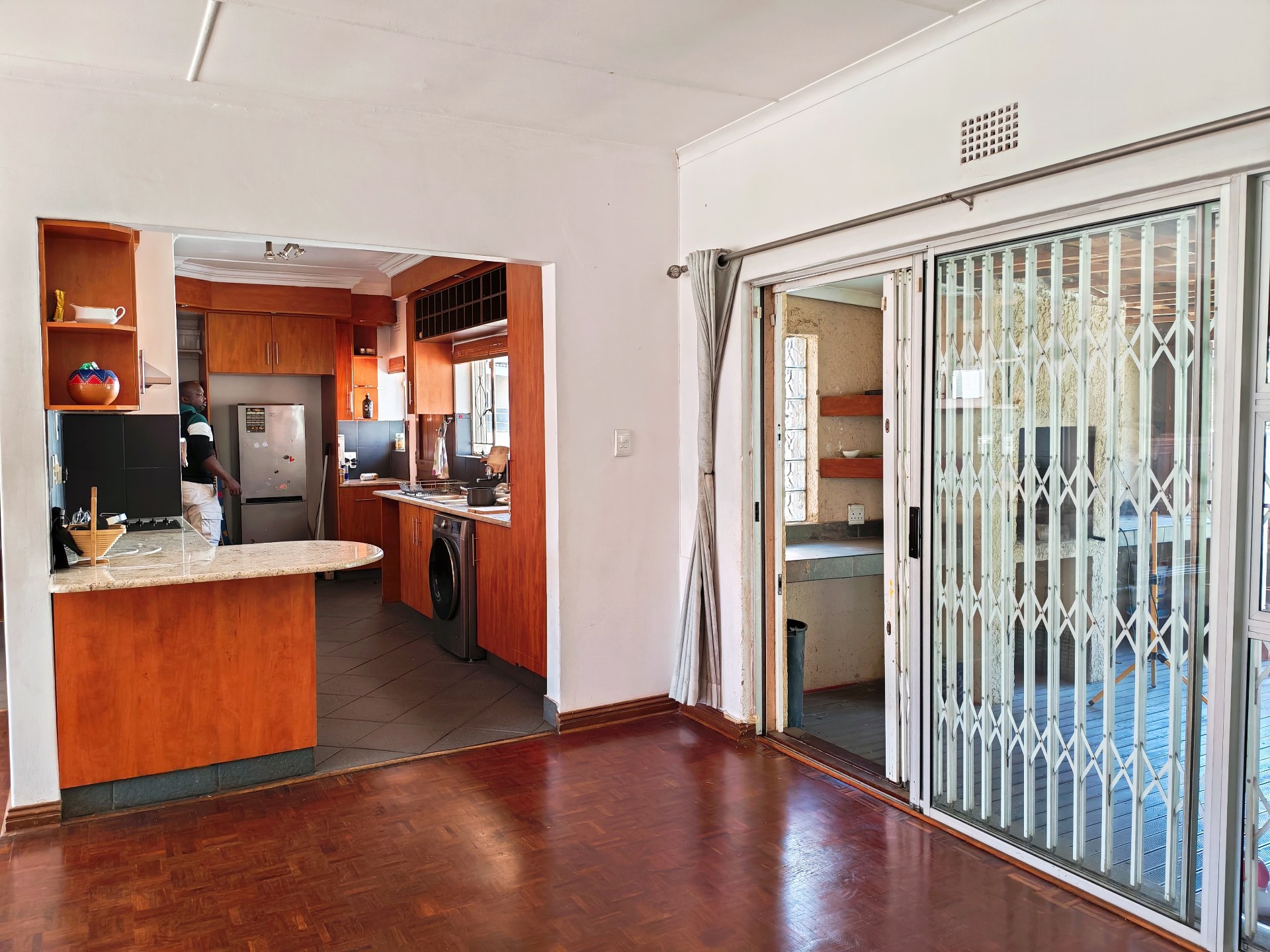 Property photograph 5