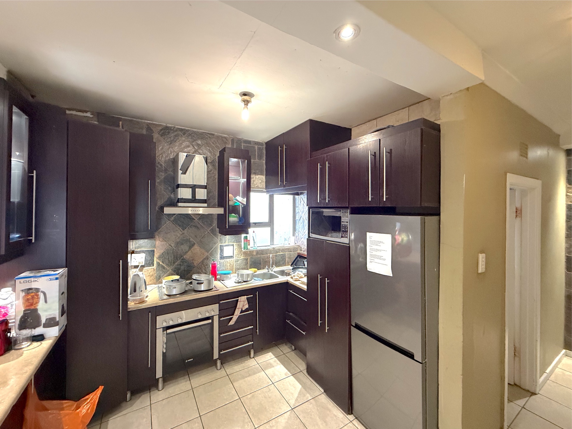 Property photograph 3