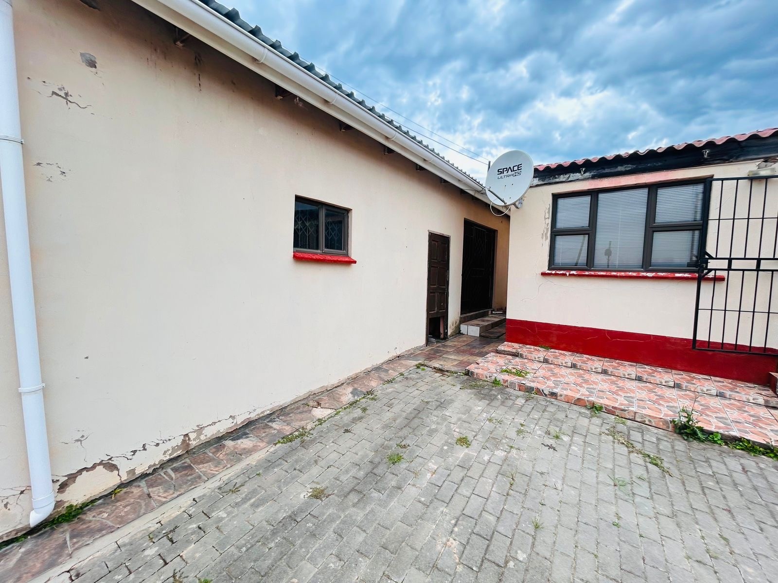 Property photograph 3