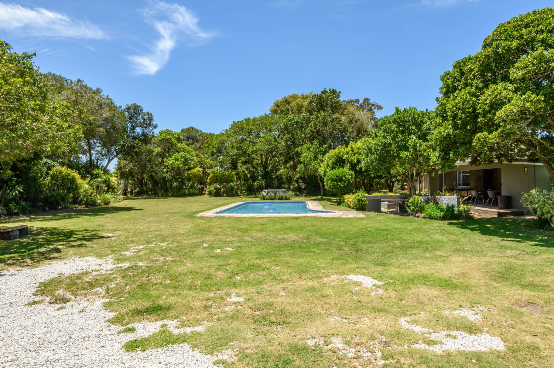 Property photograph 2