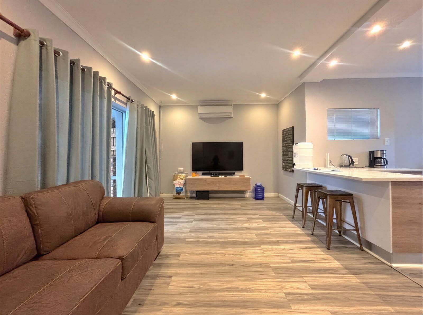Property photograph 3
