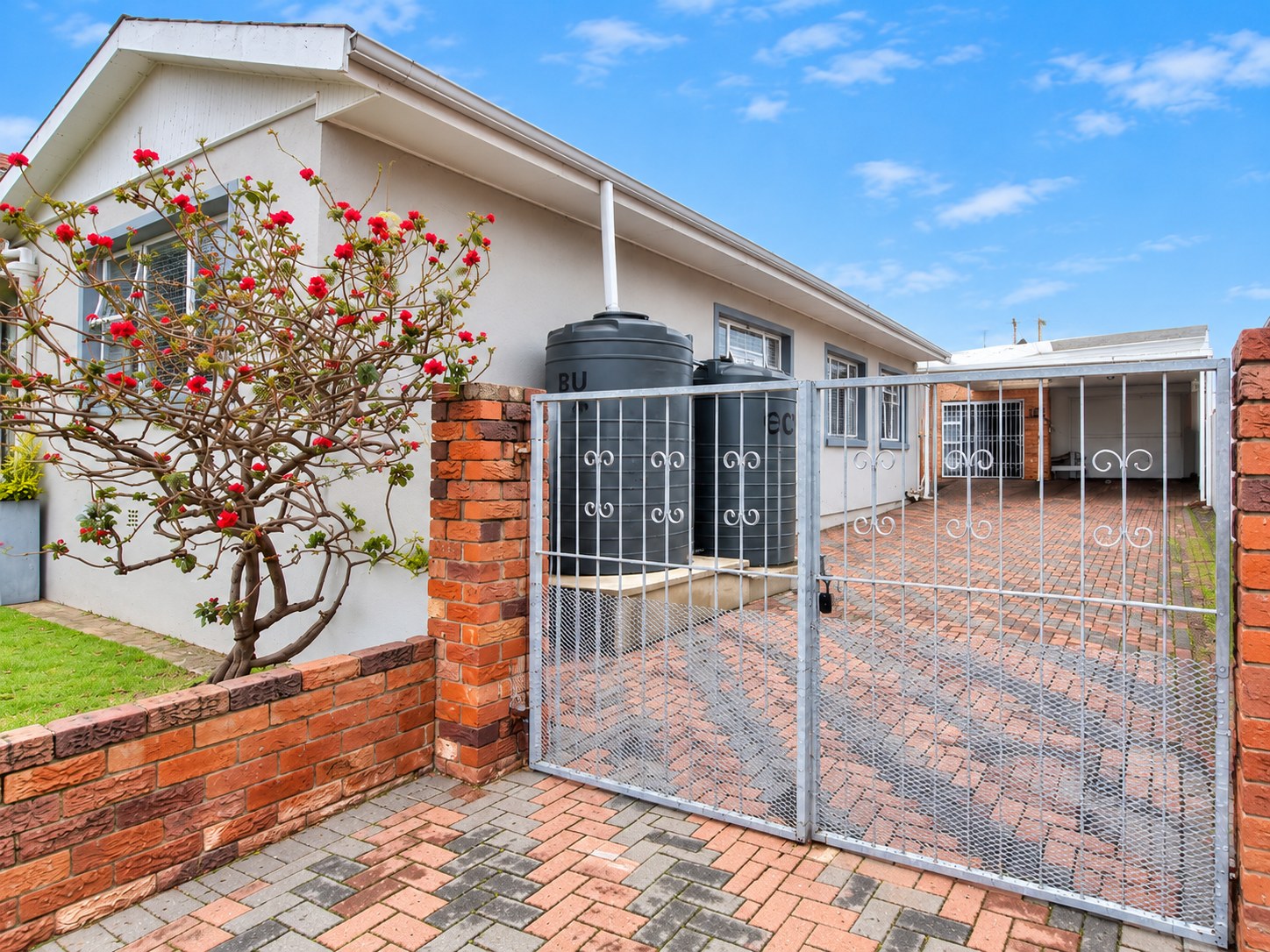 Property photograph 3