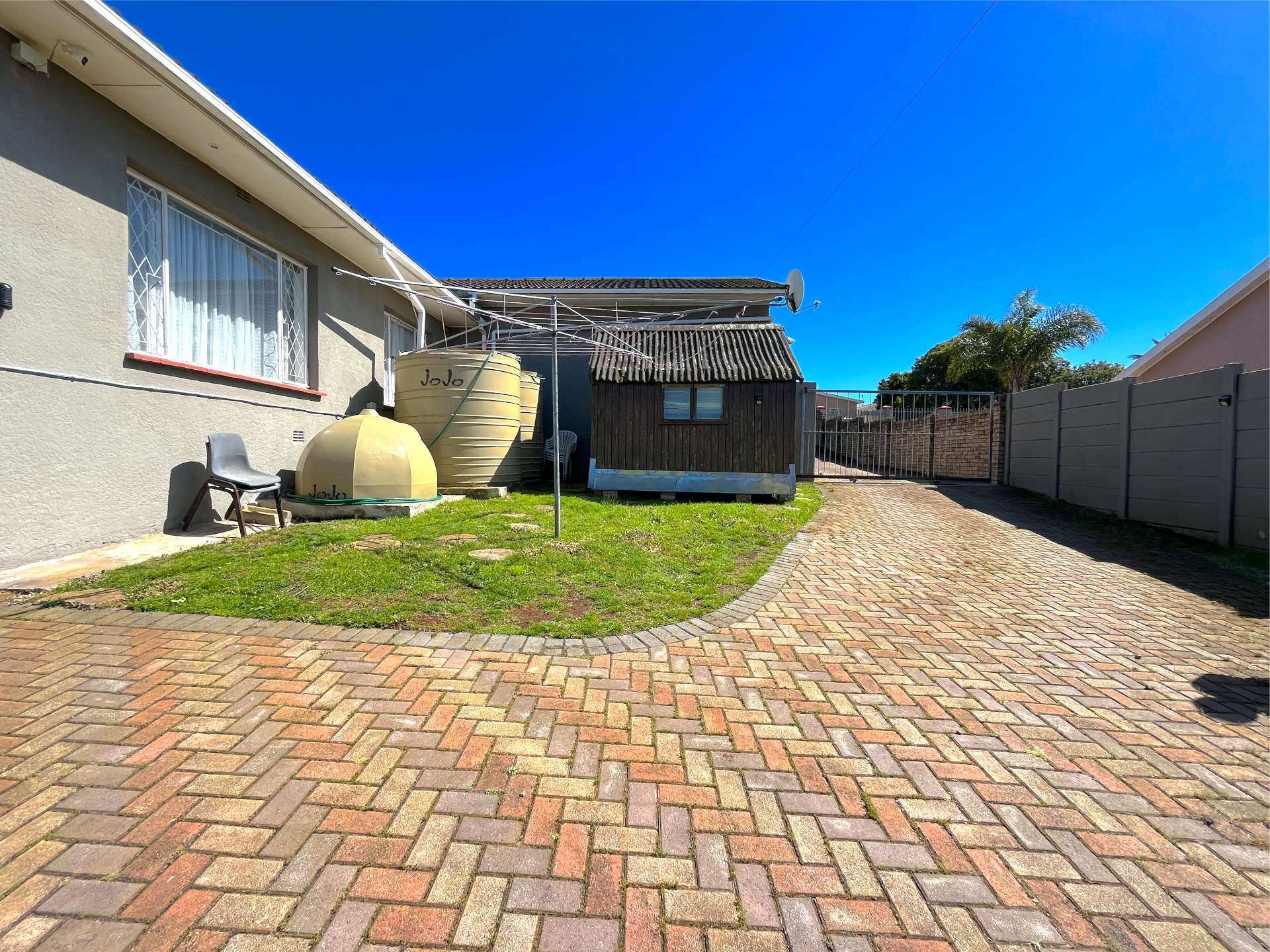 Property photograph 5