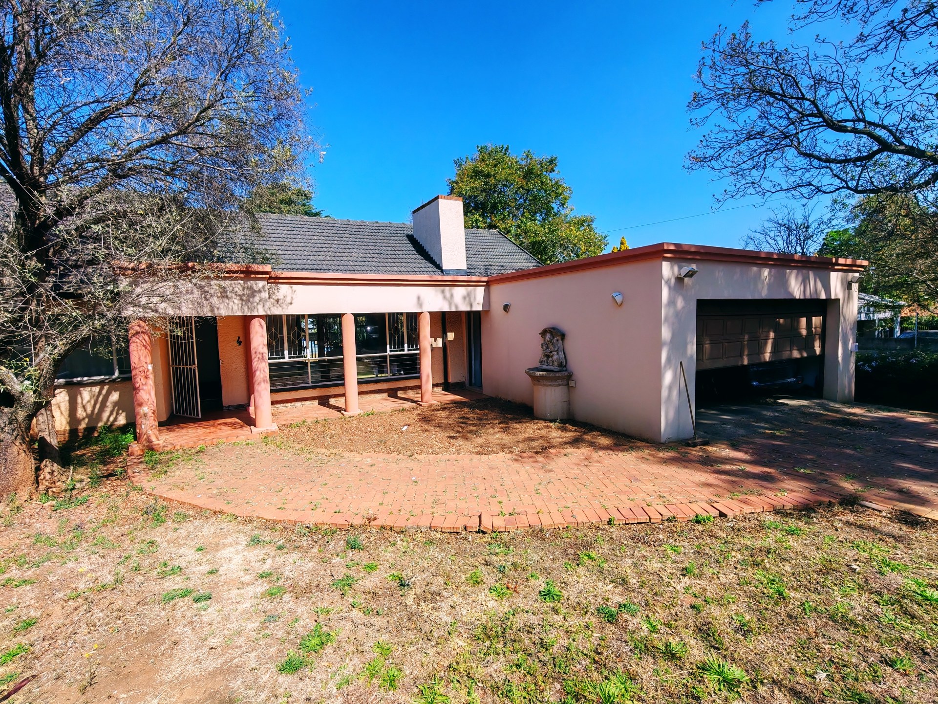 Spacious 3-Bedroom Family Home with Pool, Large Deck & Separate 2-Bed Cottage | Ferndale