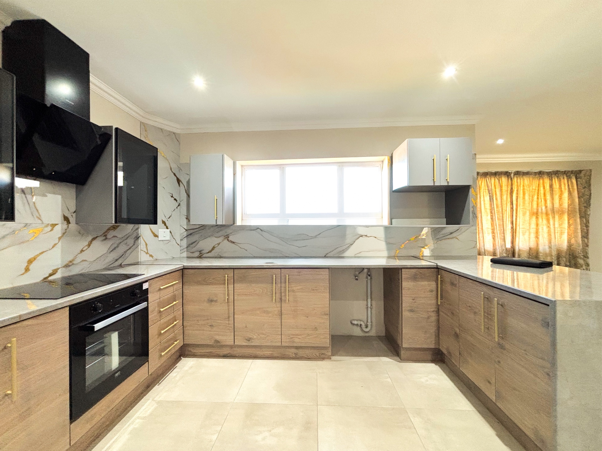 Property photograph 4