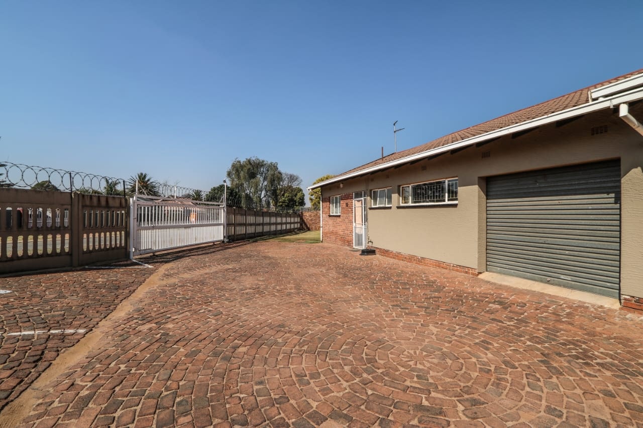 House For Sale in Dersley, Springs