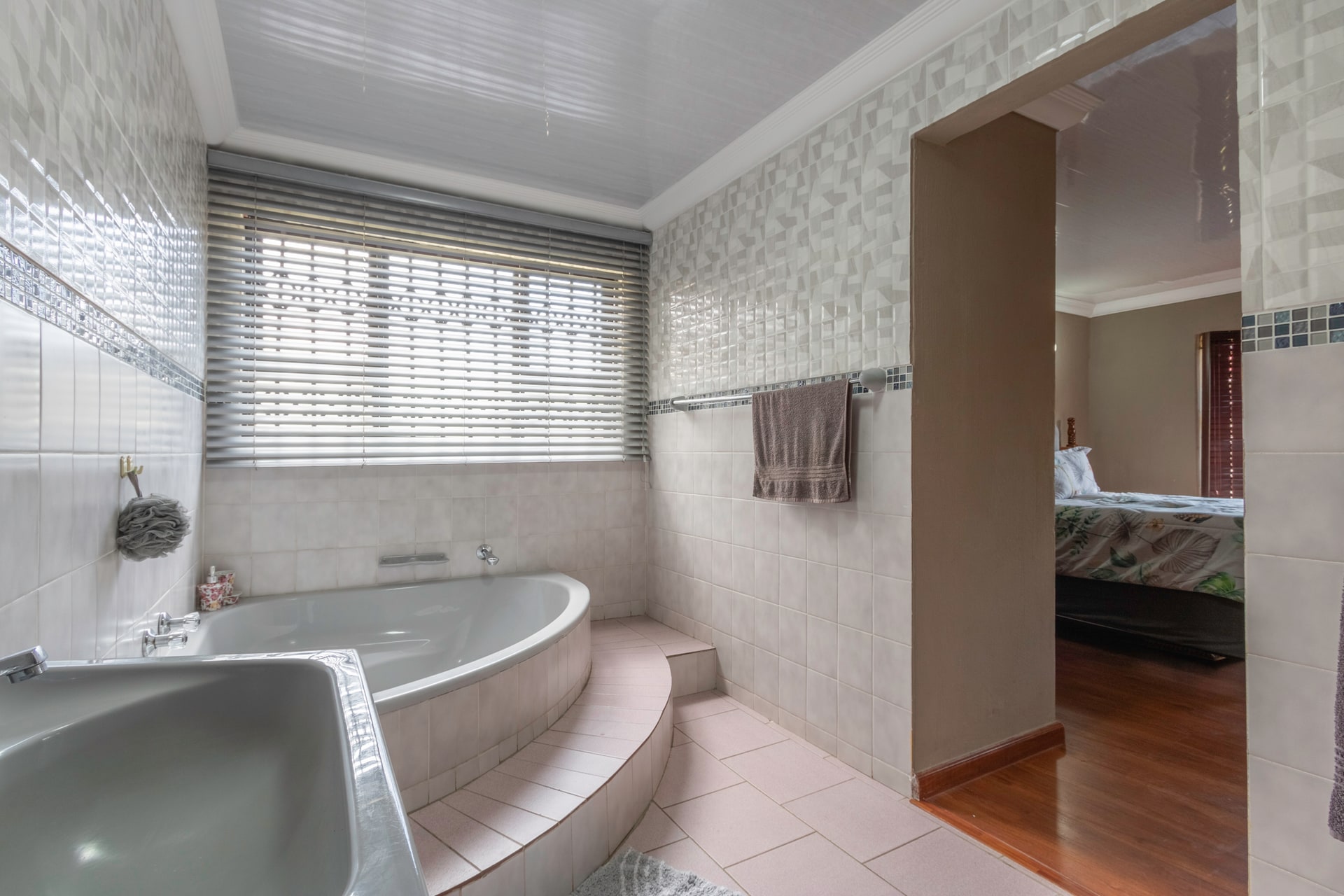 House For Sale in Crystal Park, Benoni
