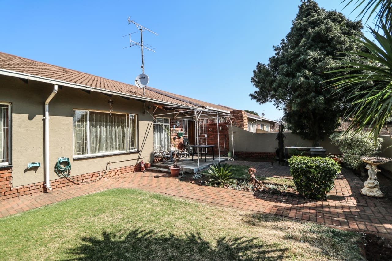 House For Sale in Dersley, Springs