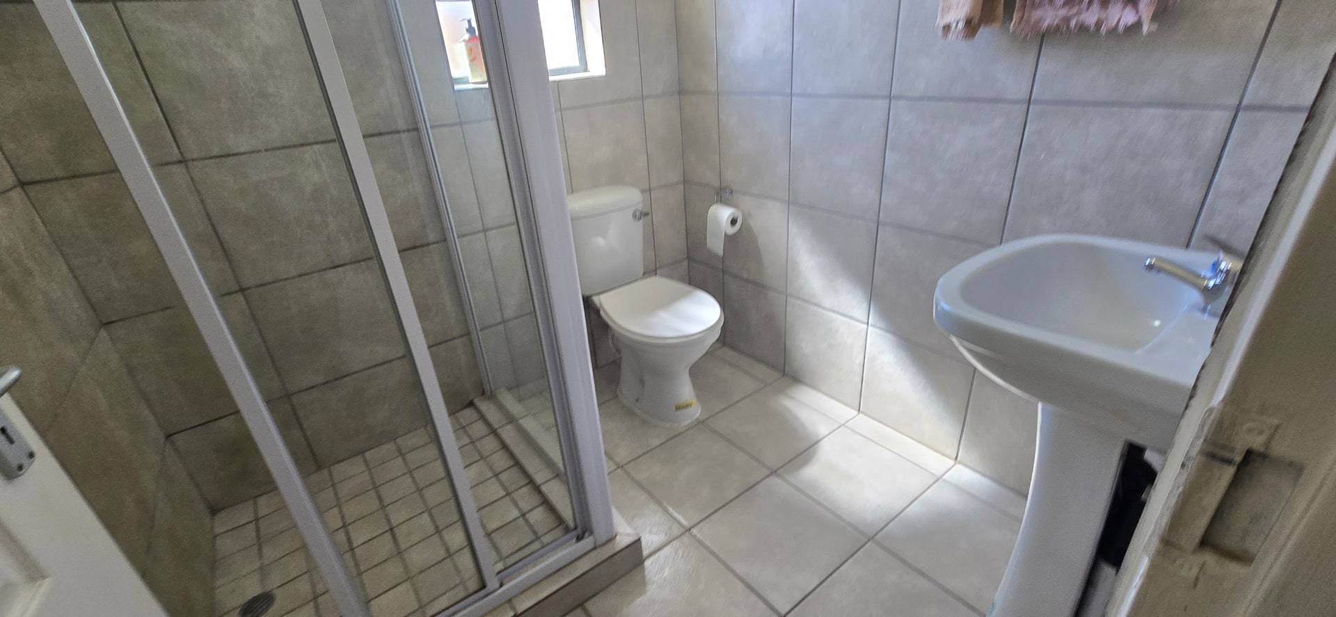 Spacious 3-Bedroom Upstairs Apartment with Excellent Security and Low Monthly Costs