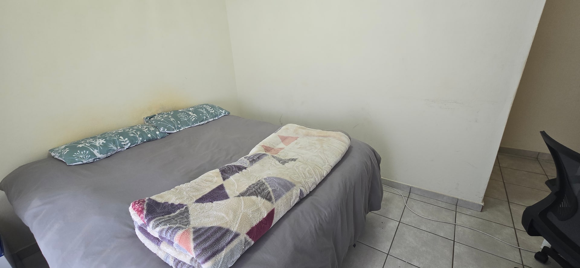 Spacious 3-Bedroom Upstairs Apartment with Excellent Security and Low Monthly Costs