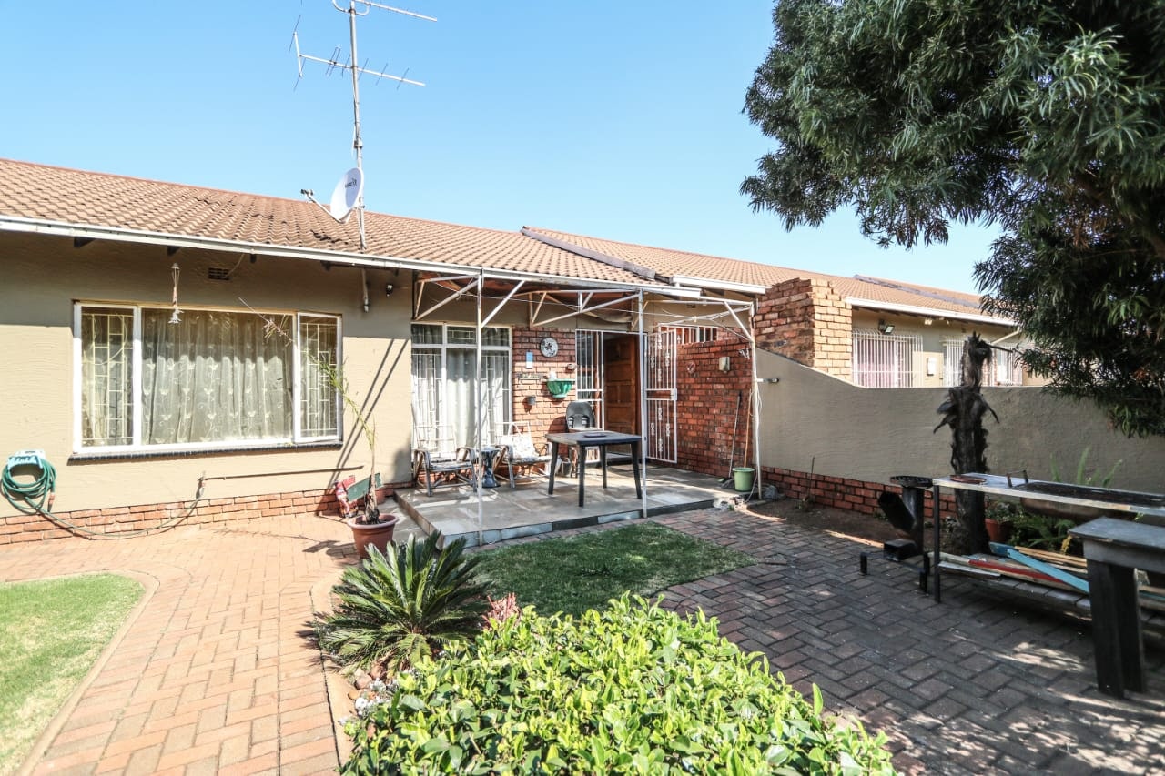 House For Sale in Dersley, Springs