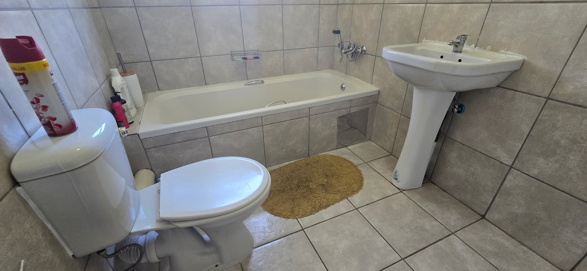 Spacious 3-Bedroom Upstairs Apartment with Excellent Security and Low Monthly Costs