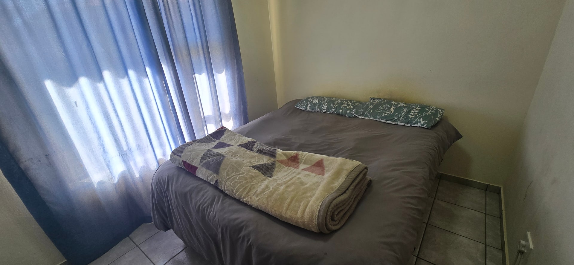 Spacious 3-Bedroom Upstairs Apartment with Excellent Security and Low Monthly Costs