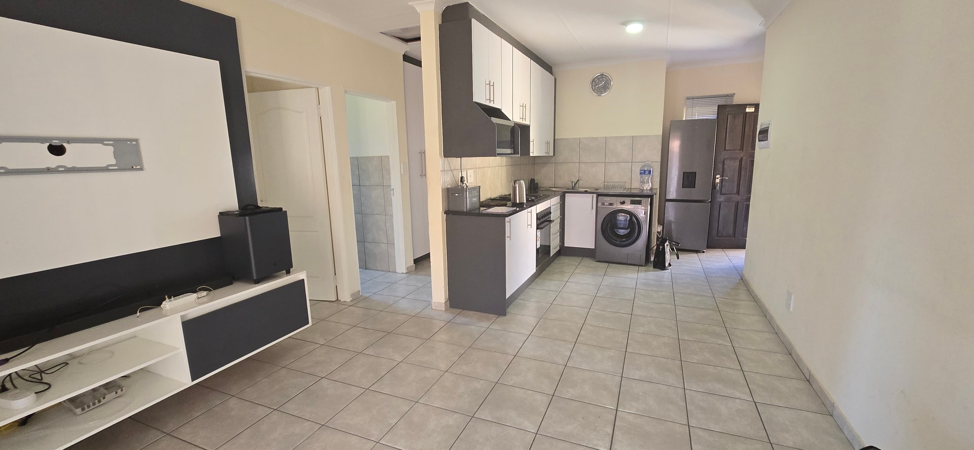 Spacious 3-Bedroom Upstairs Apartment with Excellent Security and Low Monthly Costs
