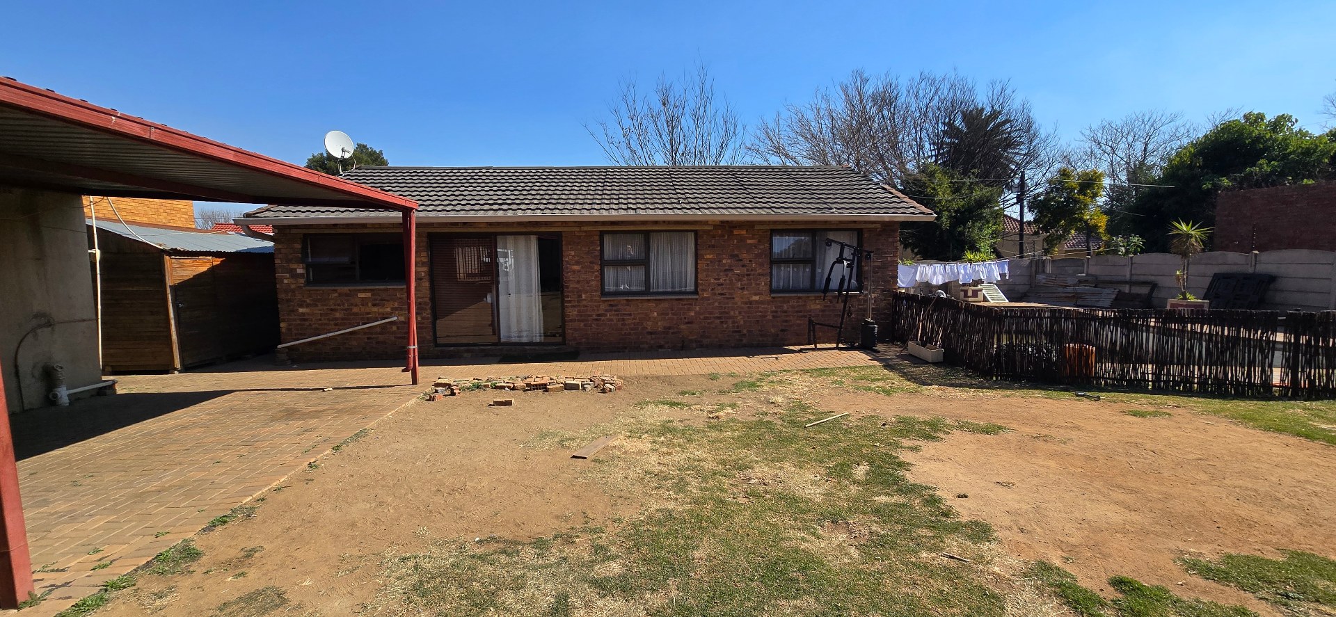 Spacious Property with Flatlet and Great Location Near OR Tambo Airport