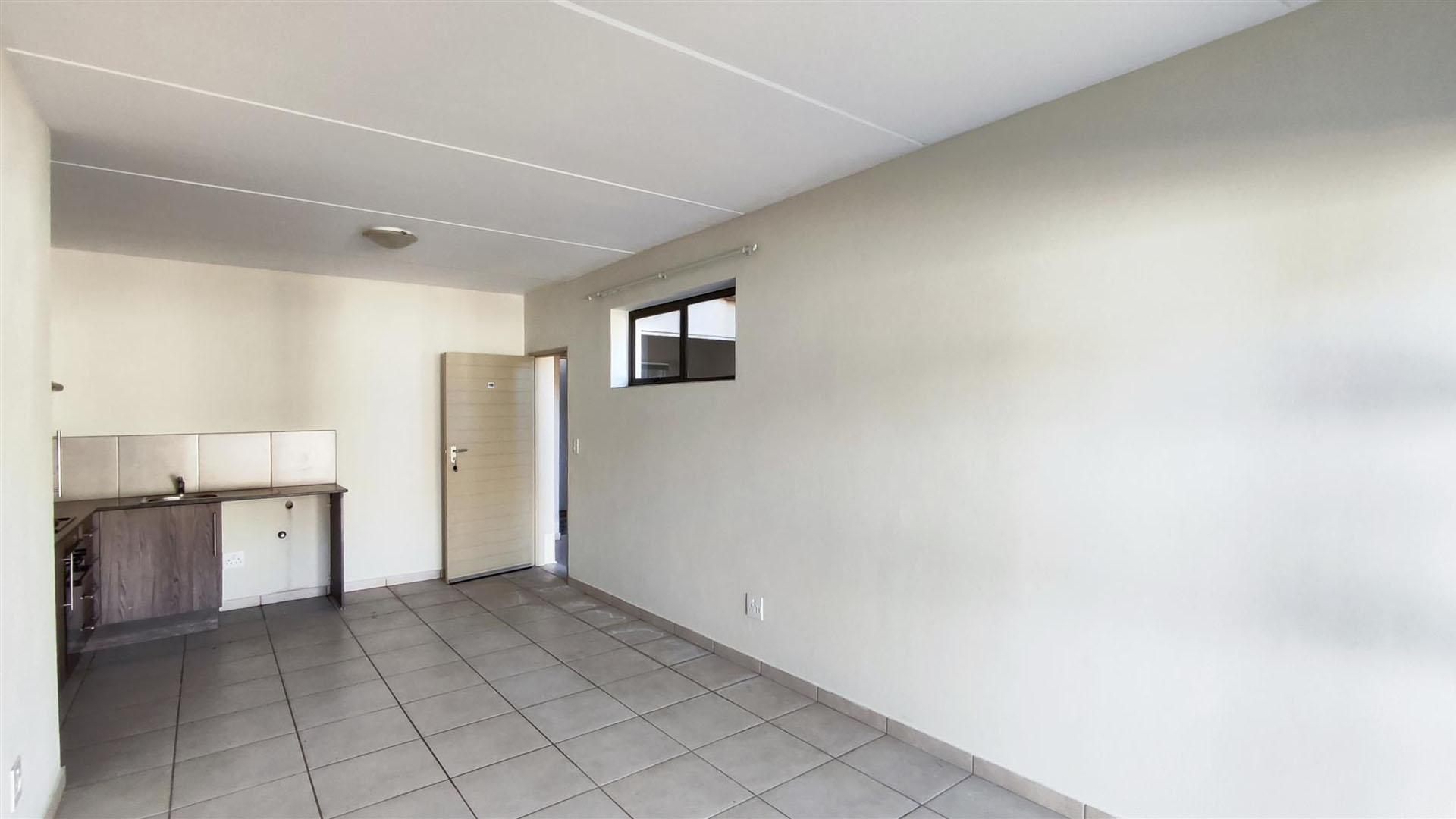 Neat 2 Bedroom Unit with Pool in Secure Complex