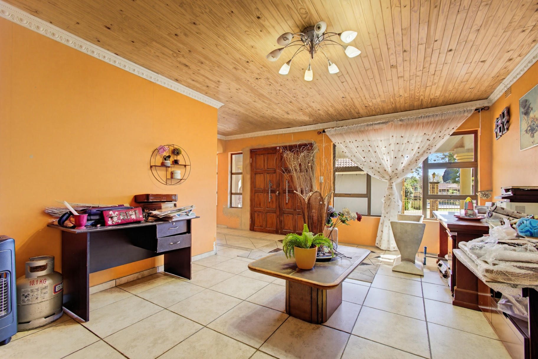 Spacious Family Home with Great Entertaining Areas in Crystal Park
