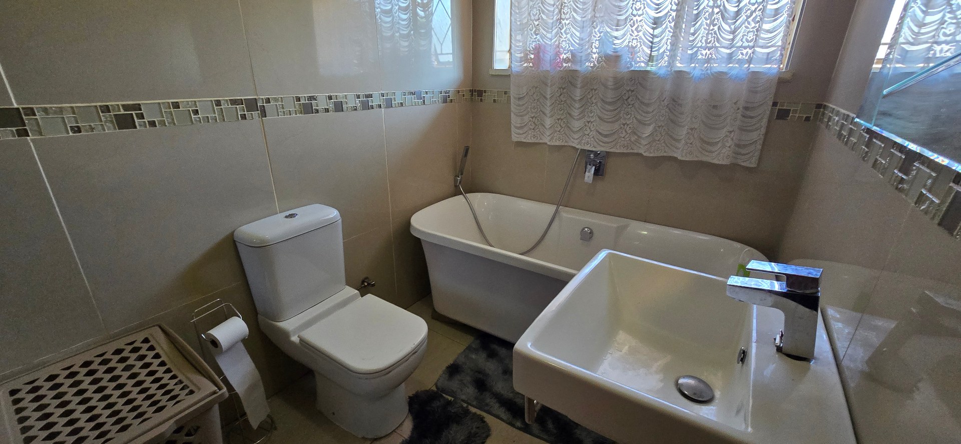 Spacious Property with Flatlet and Great Location Near OR Tambo Airport