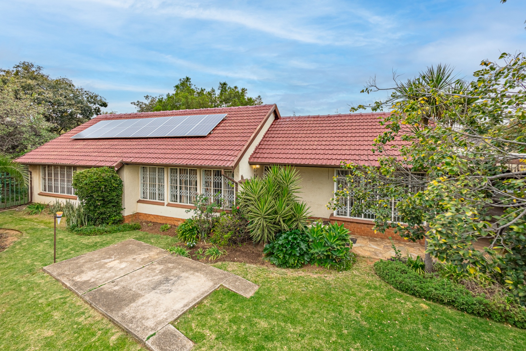 Neat 4 Bedroom Home with Flat Potential in Rhodesfield