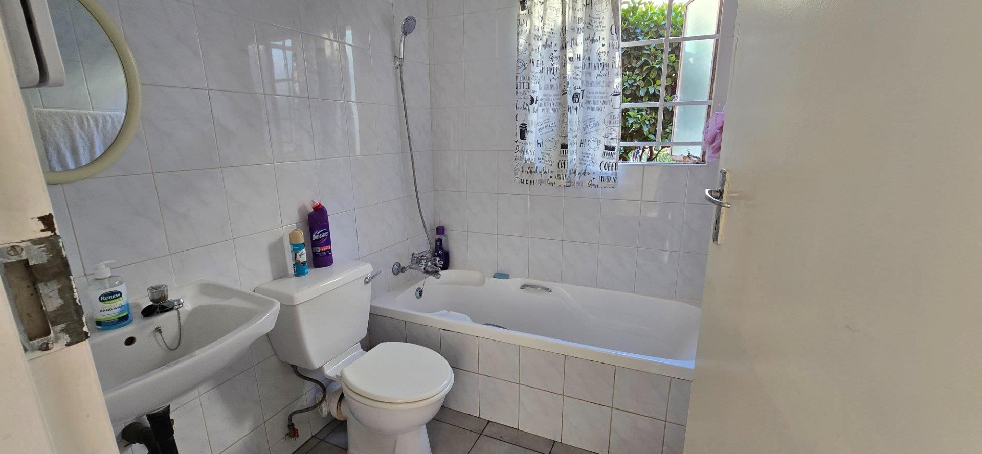Well-Presented Ground Floor Unit – Ideal for Investors