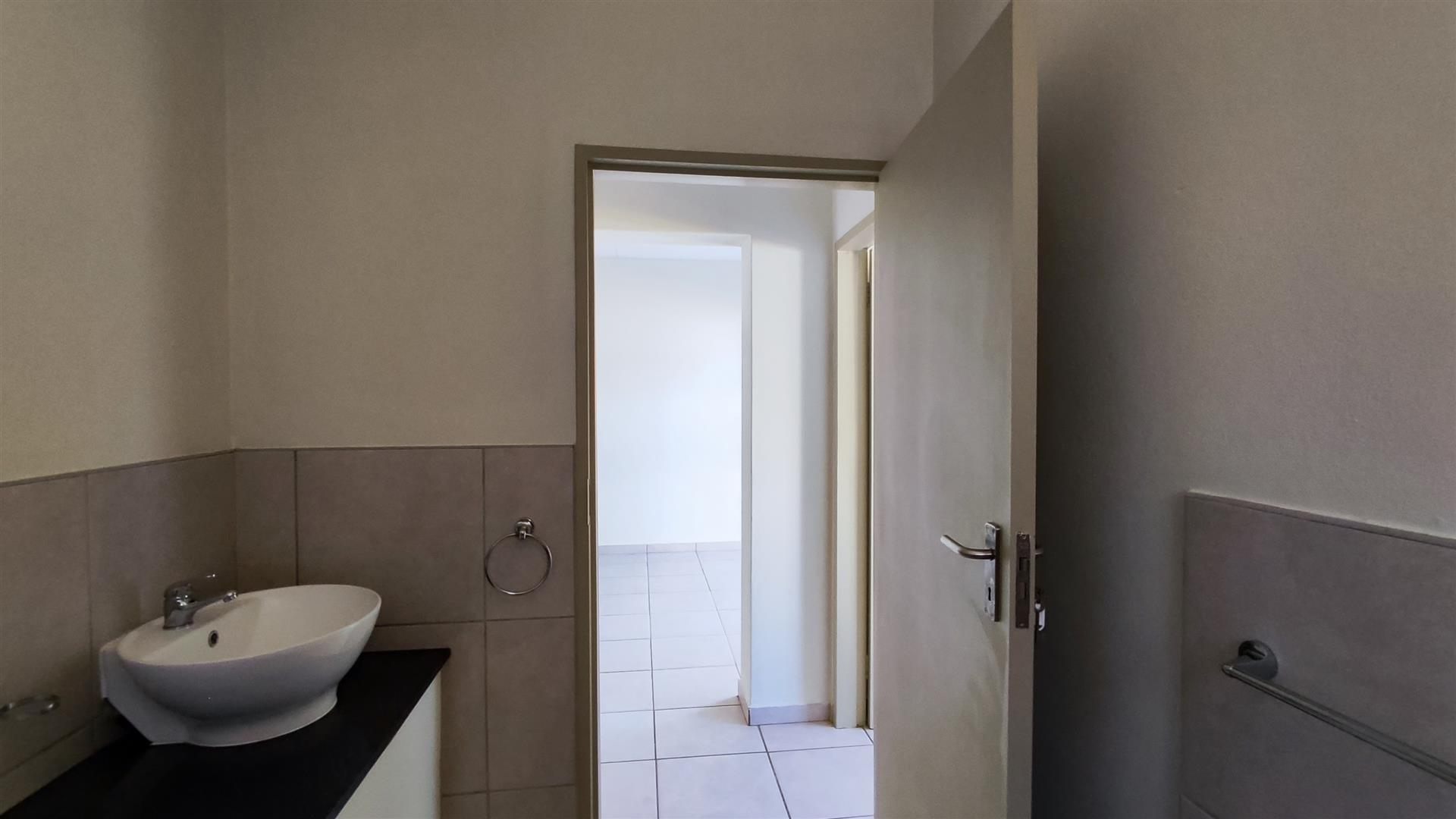 Neat 2 Bedroom Unit with Pool in Secure Complex