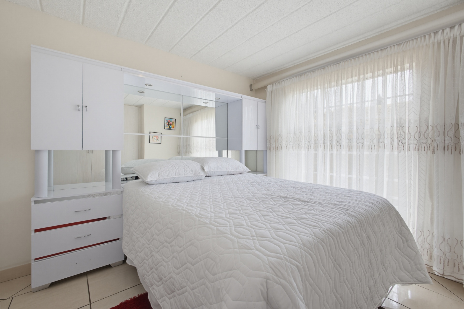 New Listing: 2 Bedroom Apartment For Sale in Ravenswood
