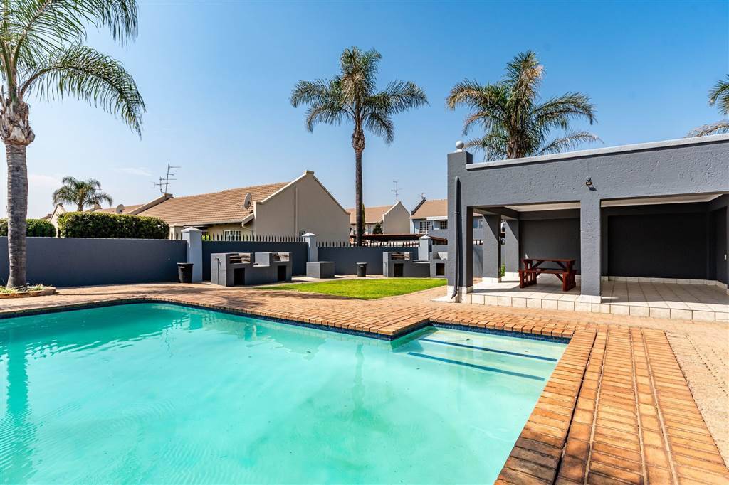 Neat 2-bedroom single storey unit for sale in Bartlett