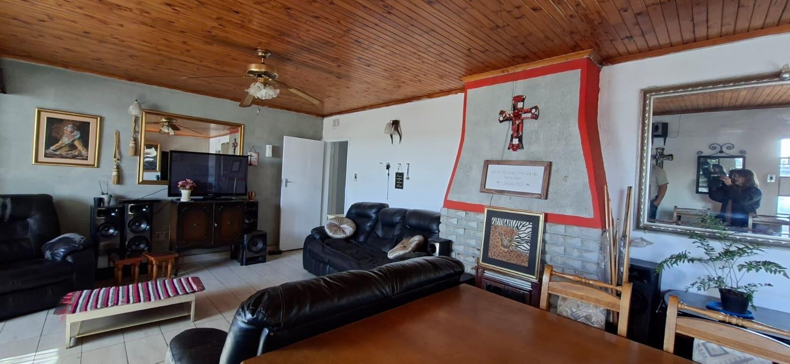 Spacious Family Home with Separate 2 Bedroom Flat