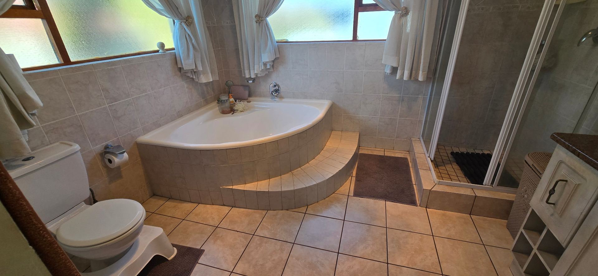Elegant Family Living in a Quiet Cul-de-Sac within Prestigious Bishops Court Estate