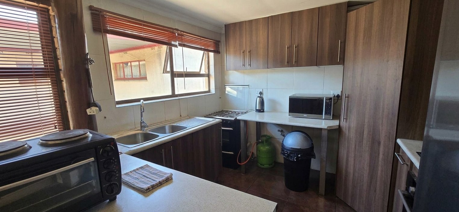 Spacious Property with Flatlet and Great Location Near OR Tambo Airport