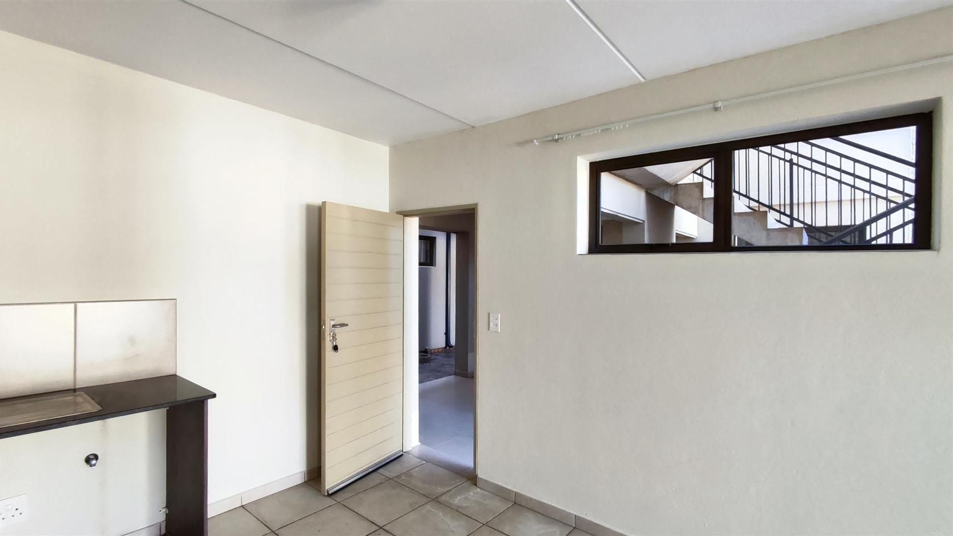 Neat 2 Bedroom Unit with Pool in Secure Complex
