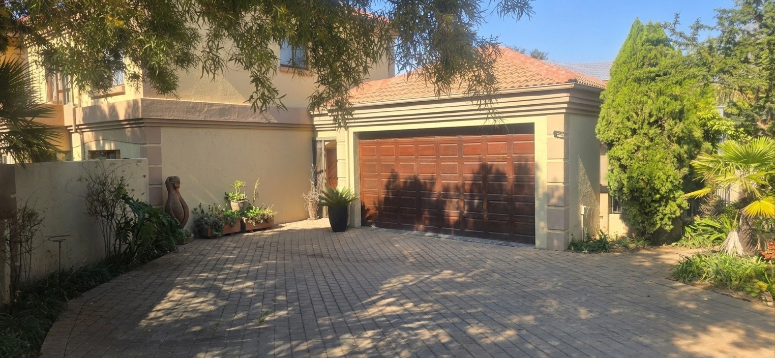 Elegant Family Living in a Quiet Cul-de-Sac within Prestigious Bishops Court Estate