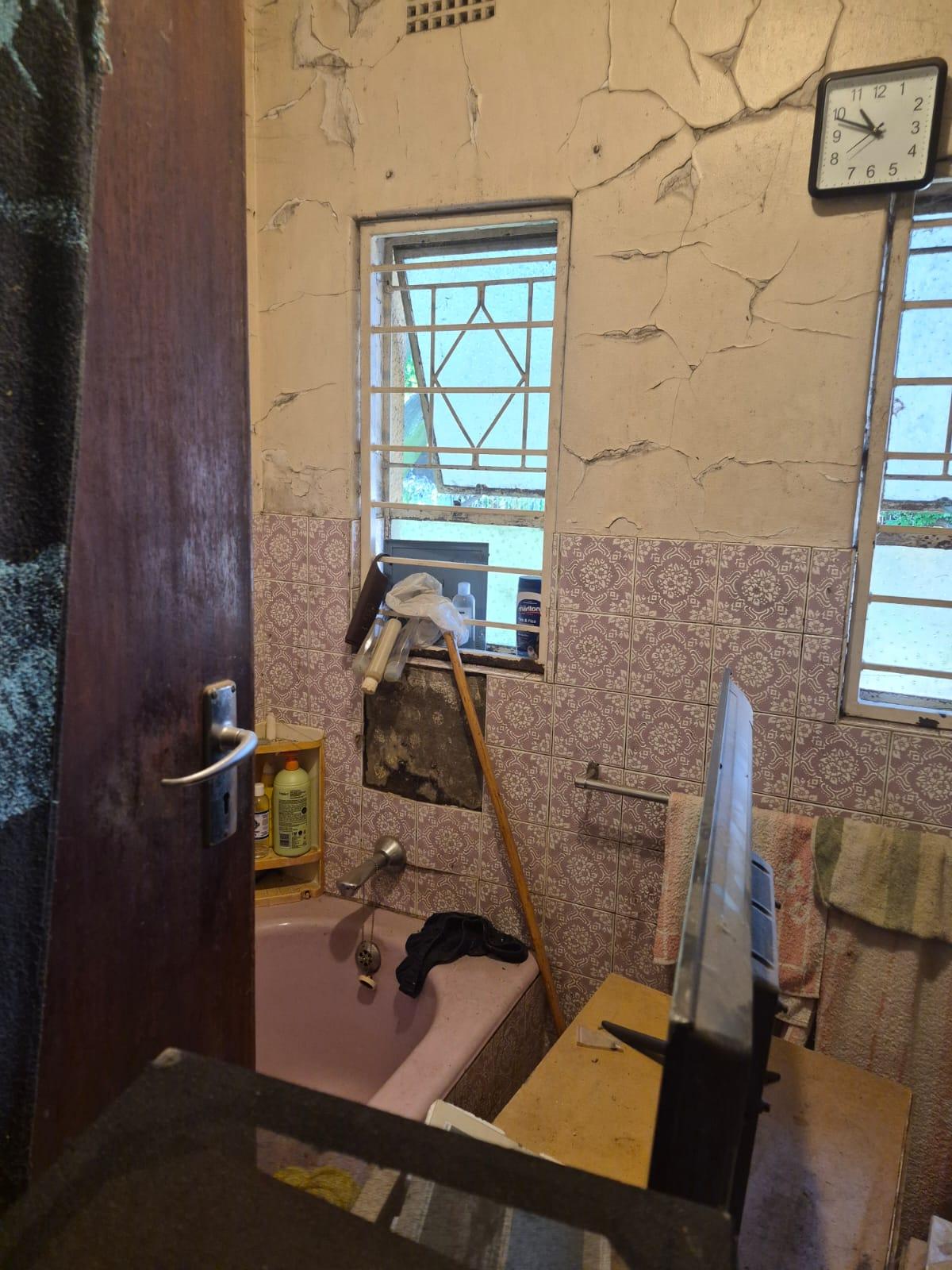 Unlock the Potential – A Spacious Property with Endless Possibilities! A true dream project to flip.