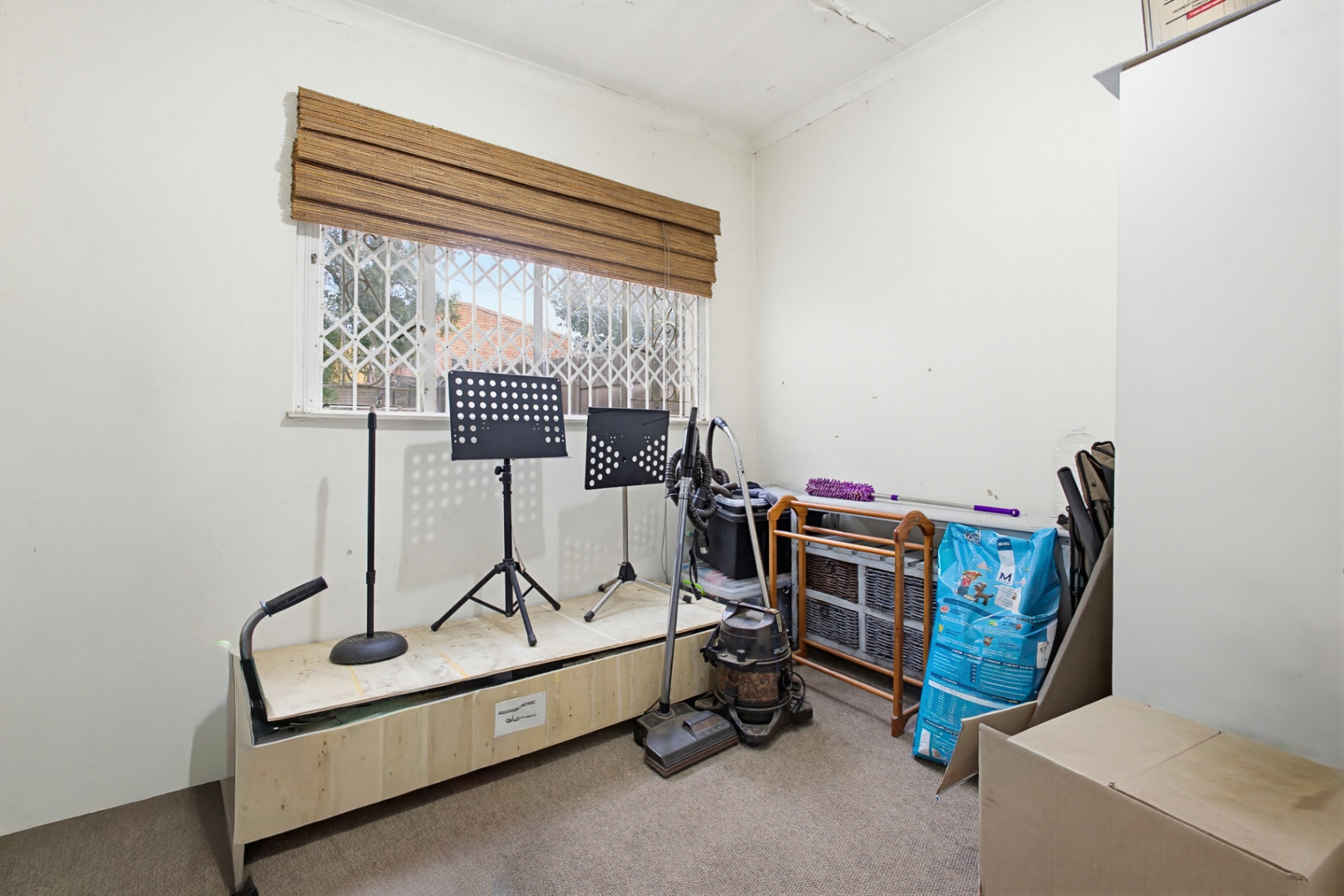 Neat 4 Bedroom Home with Flat Potential in Rhodesfield