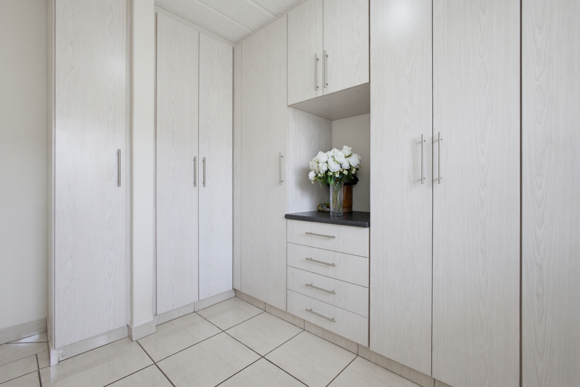 New Listing: 2 Bedroom Apartment For Sale in Ravenswood
