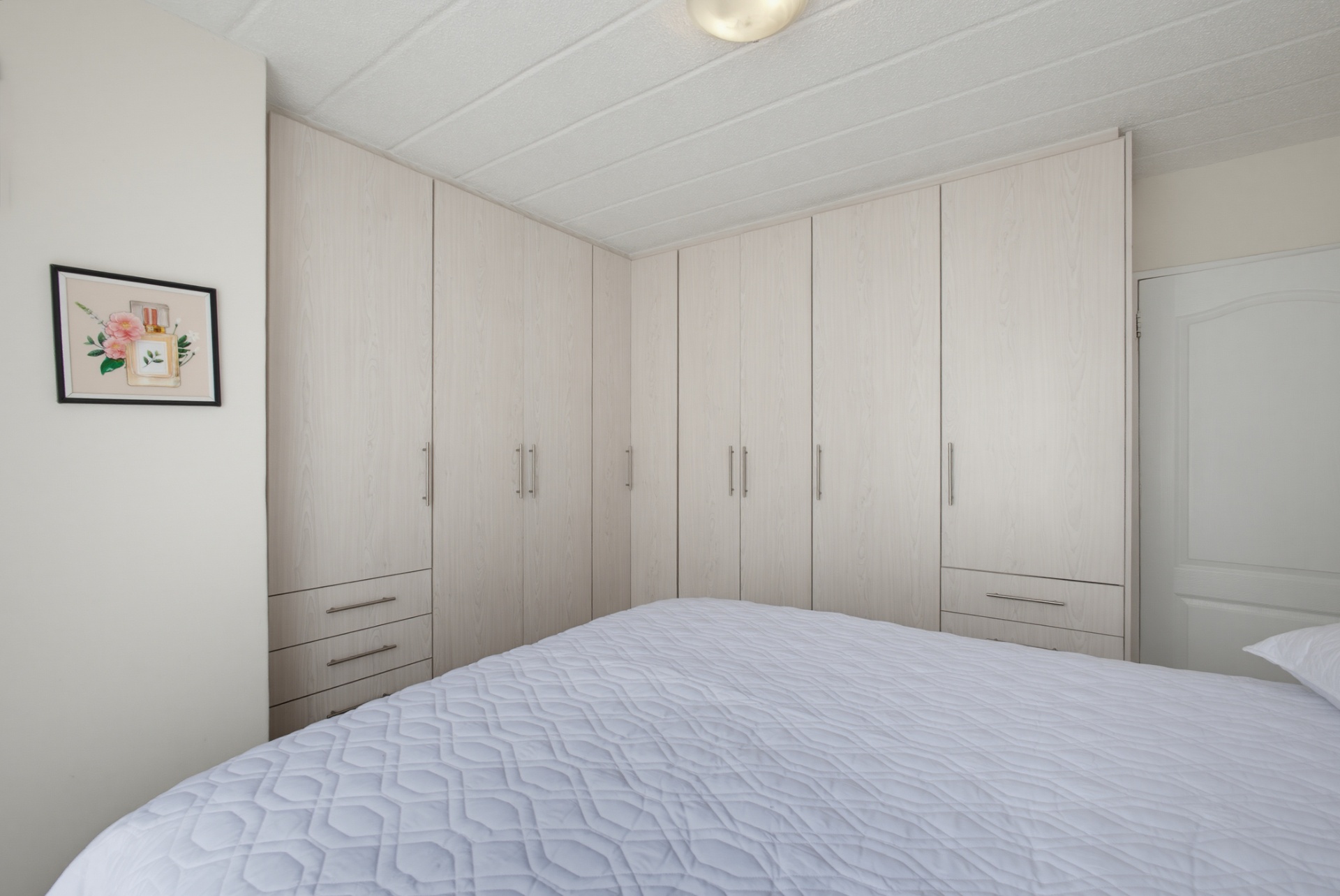 New Listing: 2 Bedroom Apartment For Sale in Ravenswood
