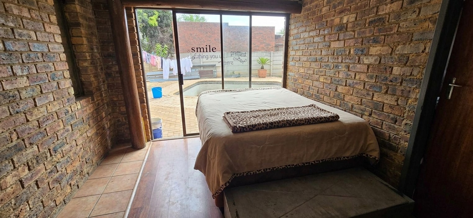 Spacious Property with Flatlet and Great Location Near OR Tambo Airport
