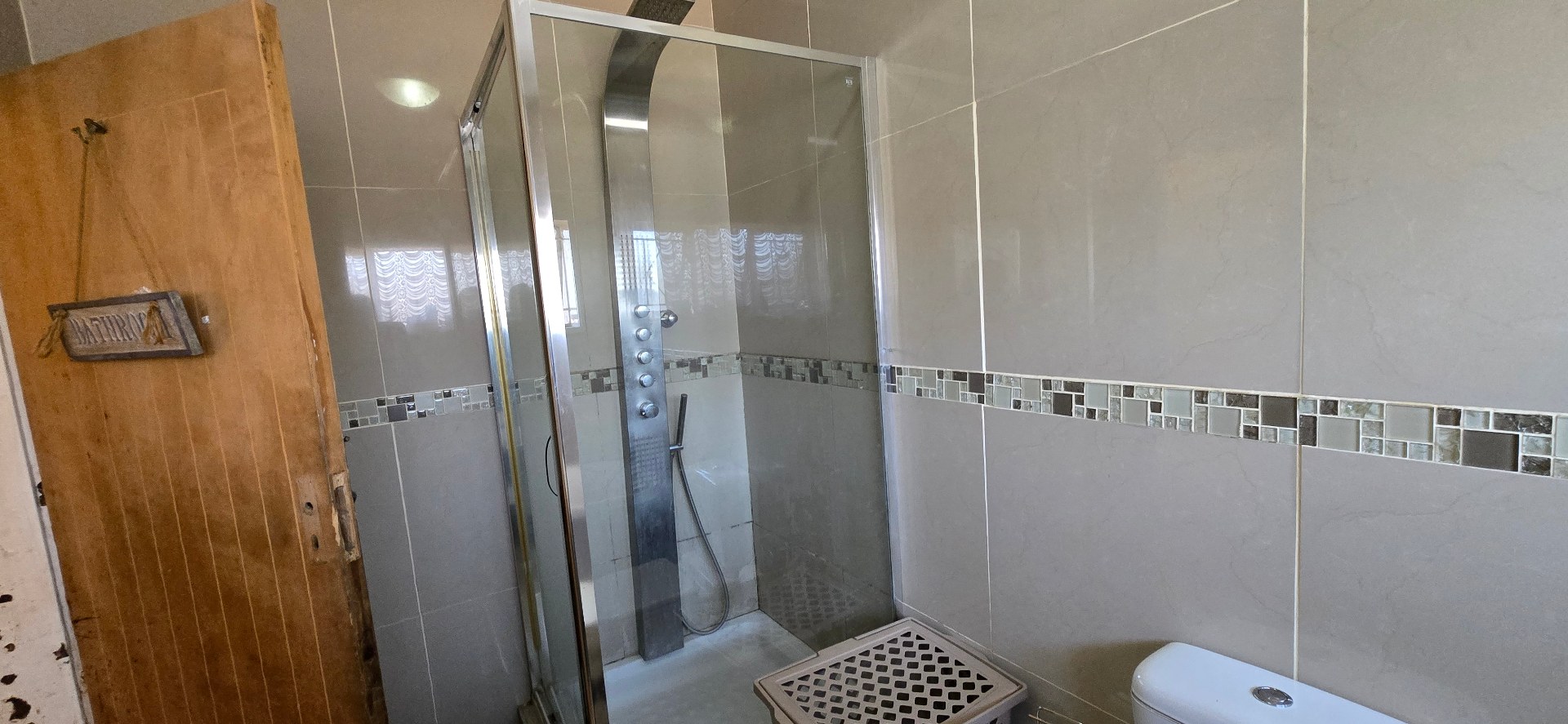 Spacious Property with Flatlet and Great Location Near OR Tambo Airport