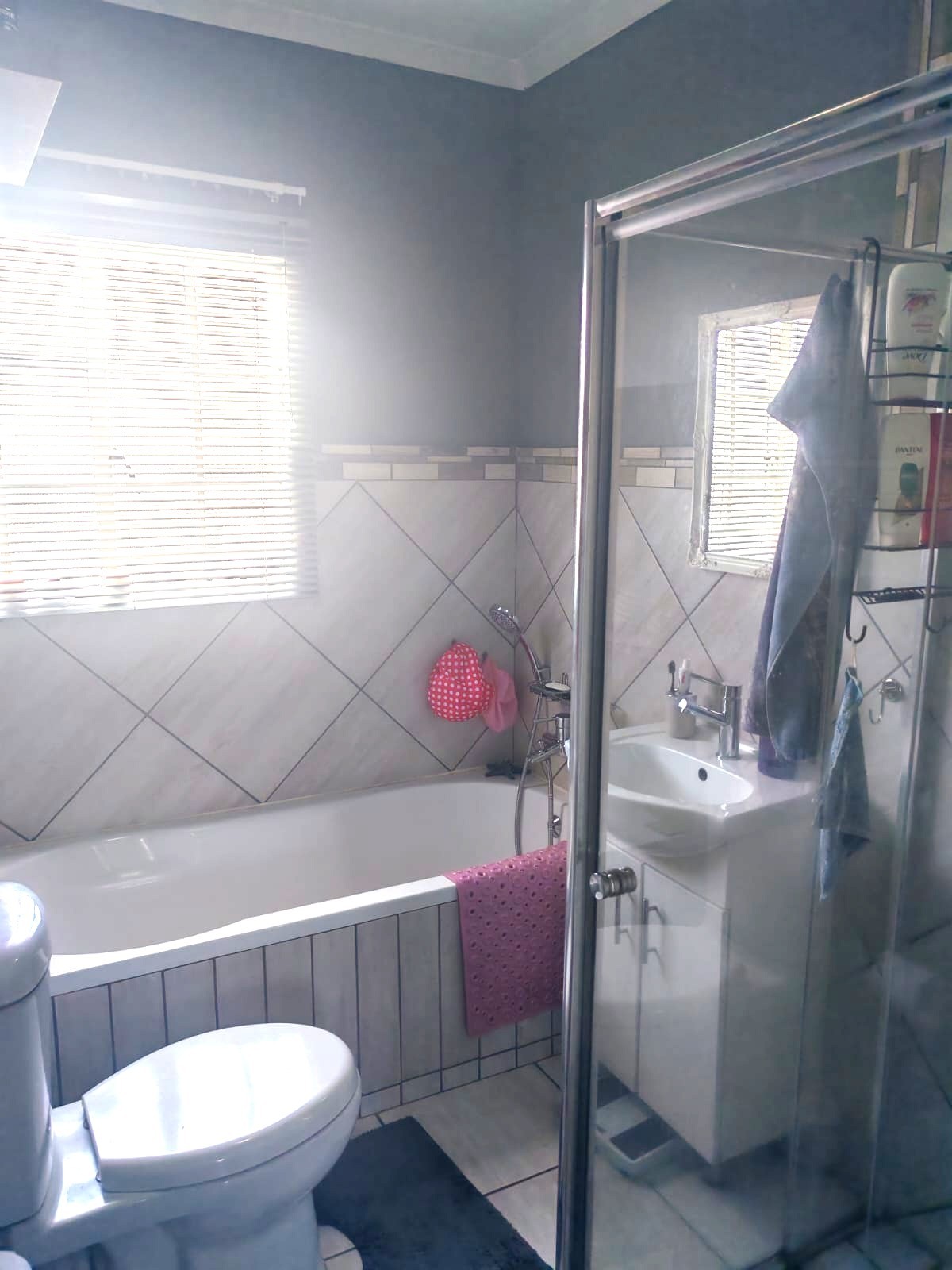Neat 2-bedroom single storey unit for sale in Bartlett