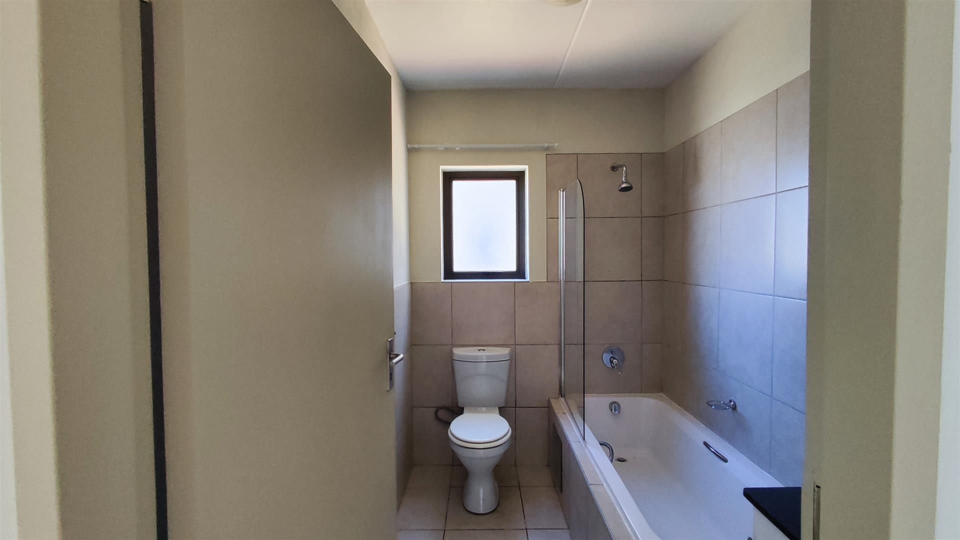 Neat 2 Bedroom Unit with Pool in Secure Complex