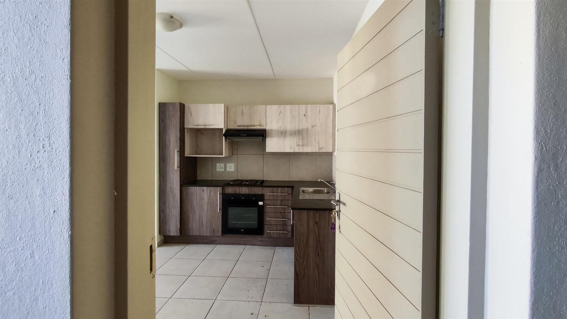 Neat 2 Bedroom Unit with Pool in Secure Complex