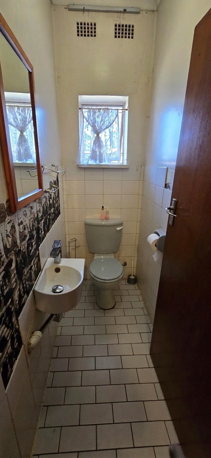 Spacious Property with Flatlet and Great Location Near OR Tambo Airport