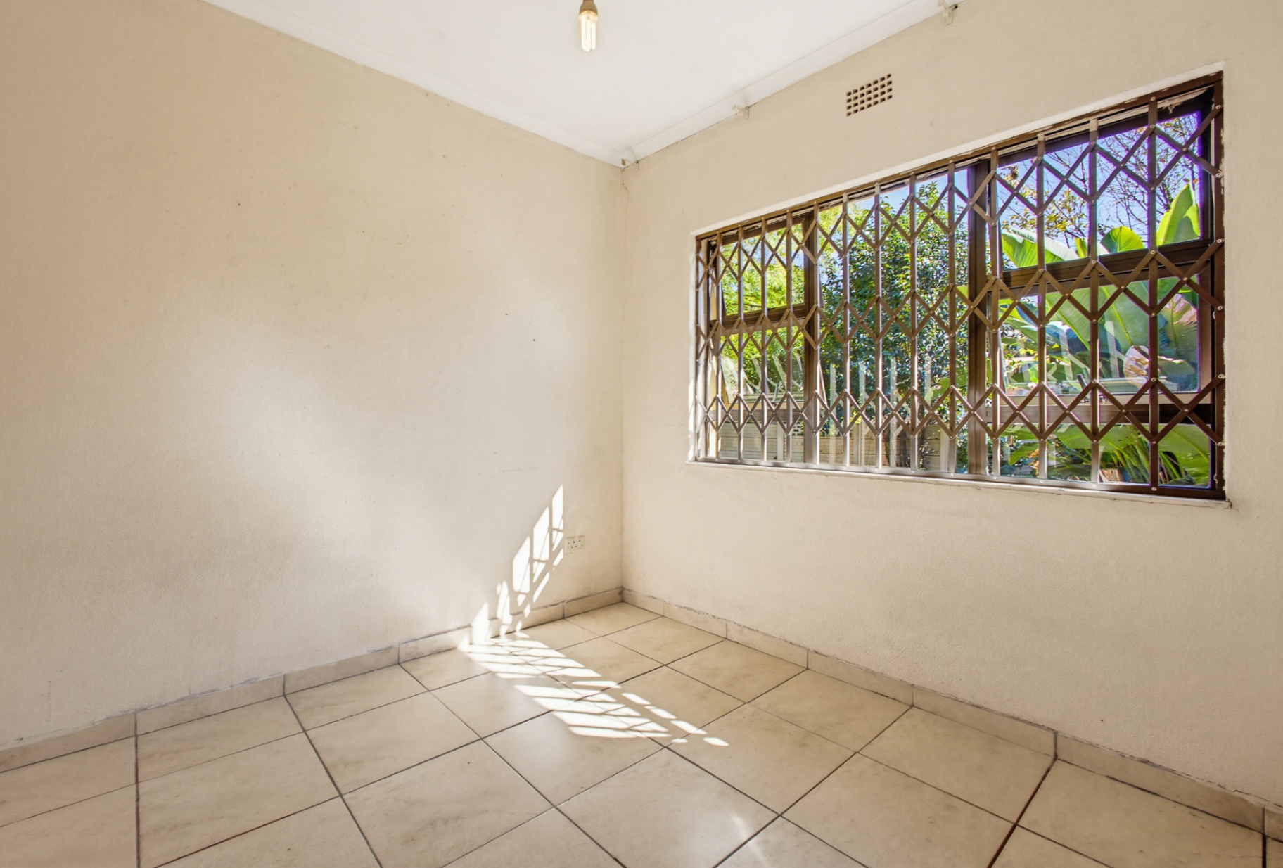 Spacious Family Home with Great Entertaining Areas in Crystal Park
